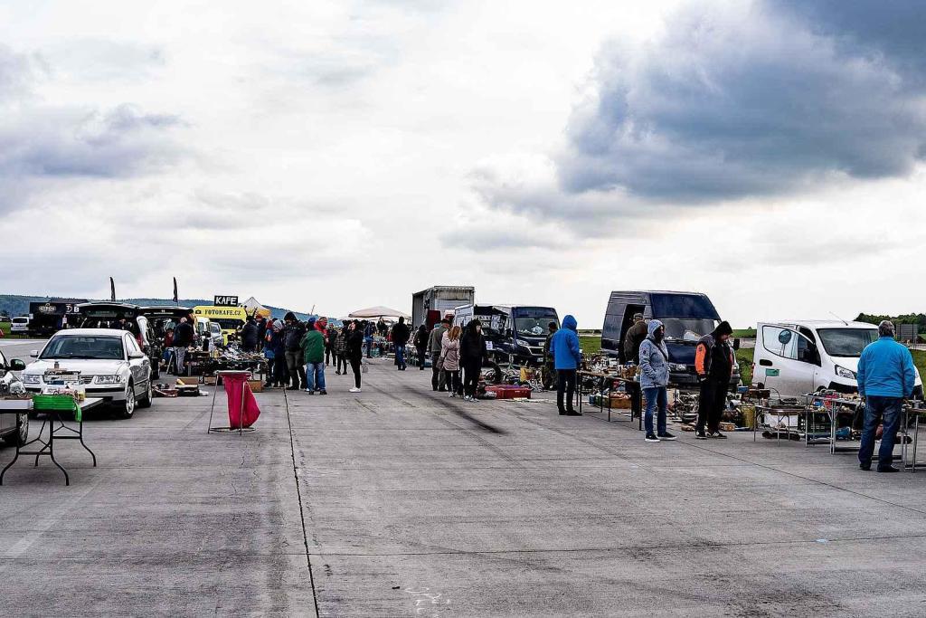 Tradiční auto, moto, hobby burza na vyškovském letišti.