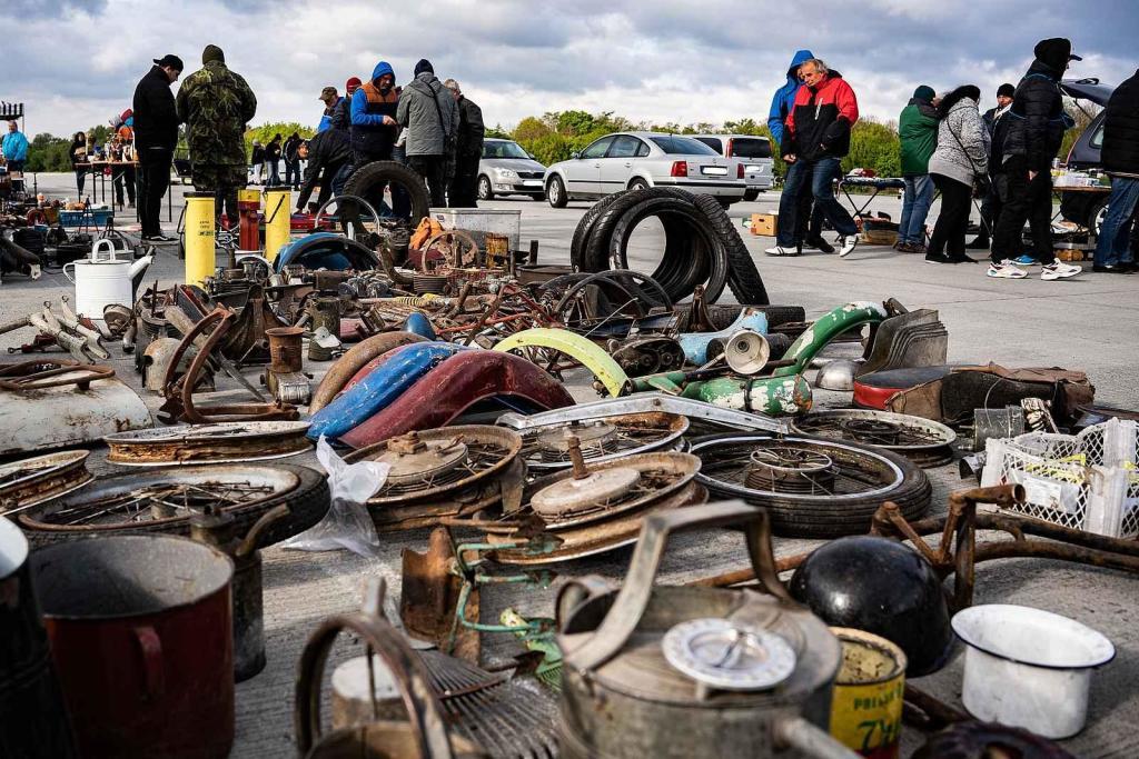 Tradiční auto, moto, hobby burza na vyškovském letišti.