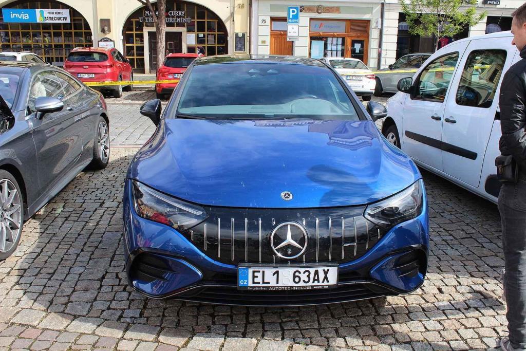 Sraz vozů značky Mercedes na Karlově náměstí v Kolíně.