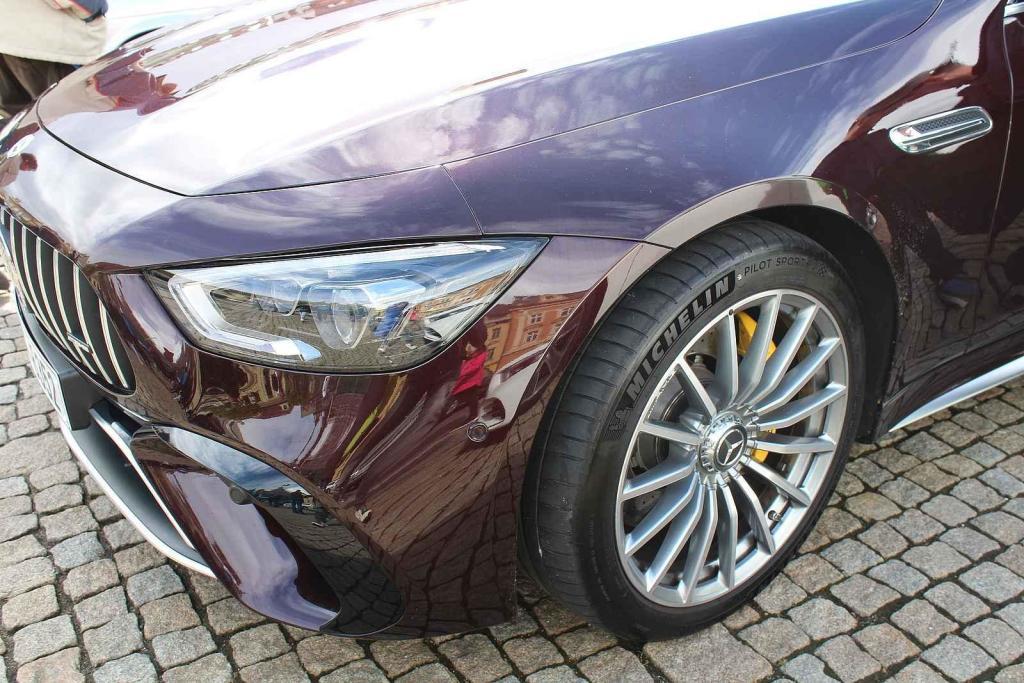 Sraz vozů značky Mercedes na Karlově náměstí v Kolíně.