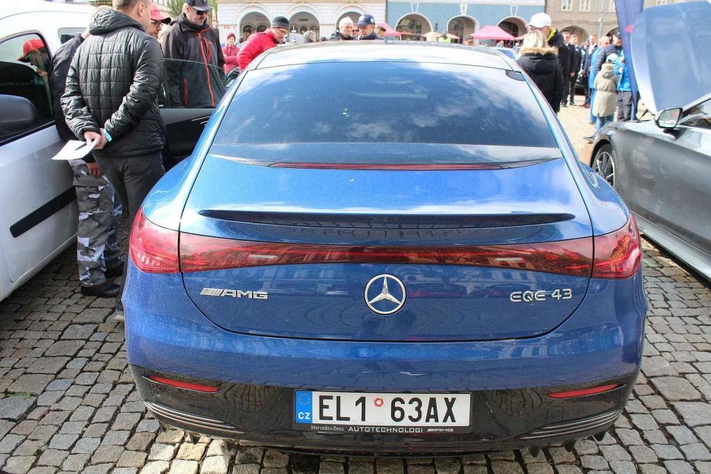 Sraz vozů značky Mercedes na Karlově náměstí v Kolíně.