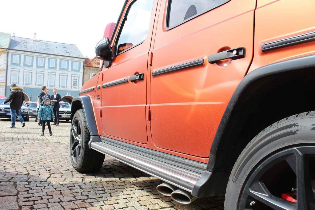 Sraz vozů značky Mercedes na Karlově náměstí v Kolíně.