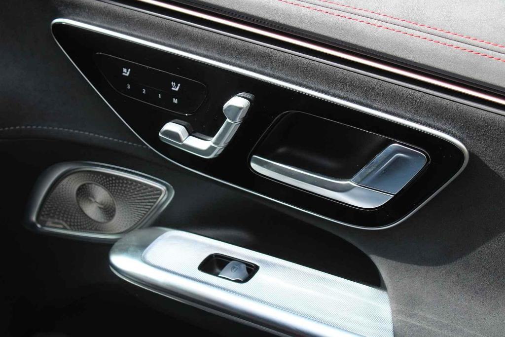 Sraz vozů značky Mercedes na Karlově náměstí v Kolíně.