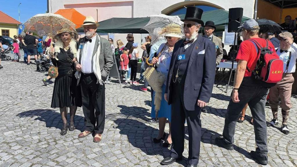 Dvanáctý ročník akce Veterán párty ve Chvalské tvrzi.