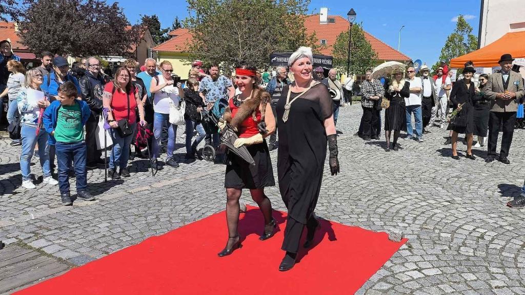 Dvanáctý ročník akce Veterán párty ve Chvalské tvrzi.