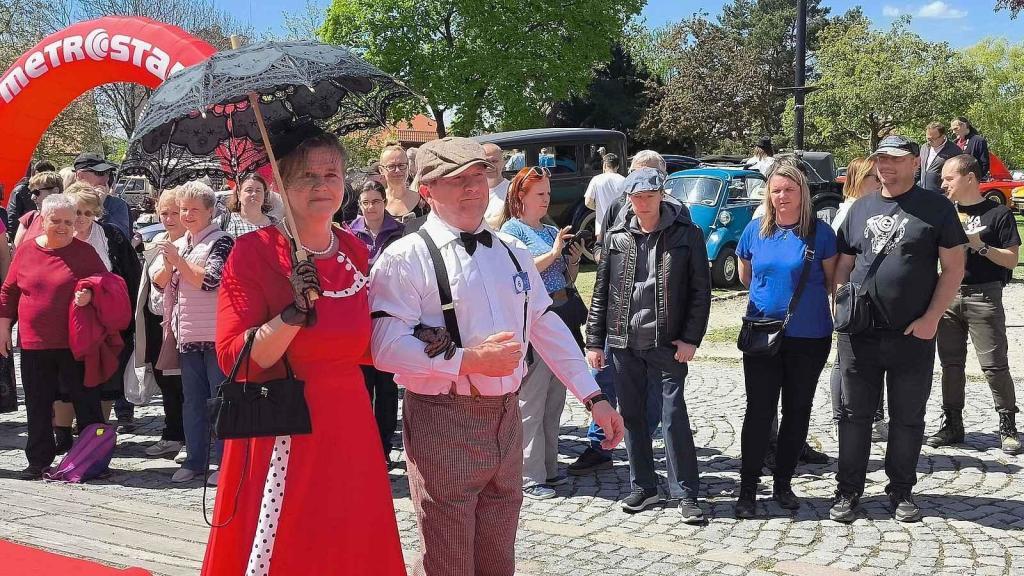 Dvanáctý ročník akce Veterán párty ve Chvalské tvrzi.