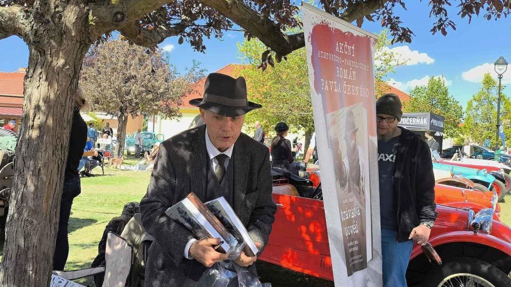 Dvanáctý ročník akce Veterán párty ve Chvalské tvrzi.