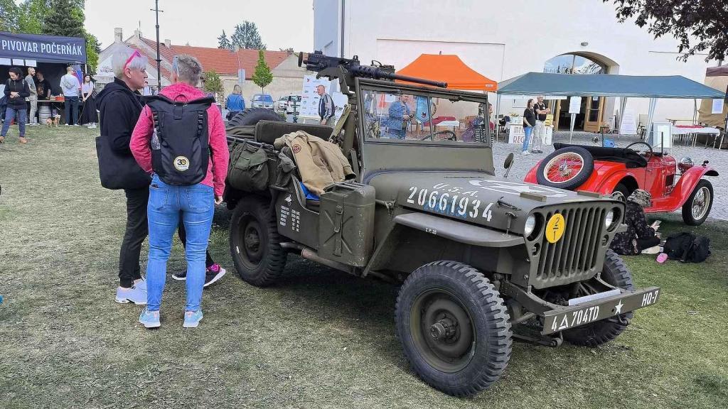 Dvanáctý ročník akce Veterán párty ve Chvalské tvrzi.