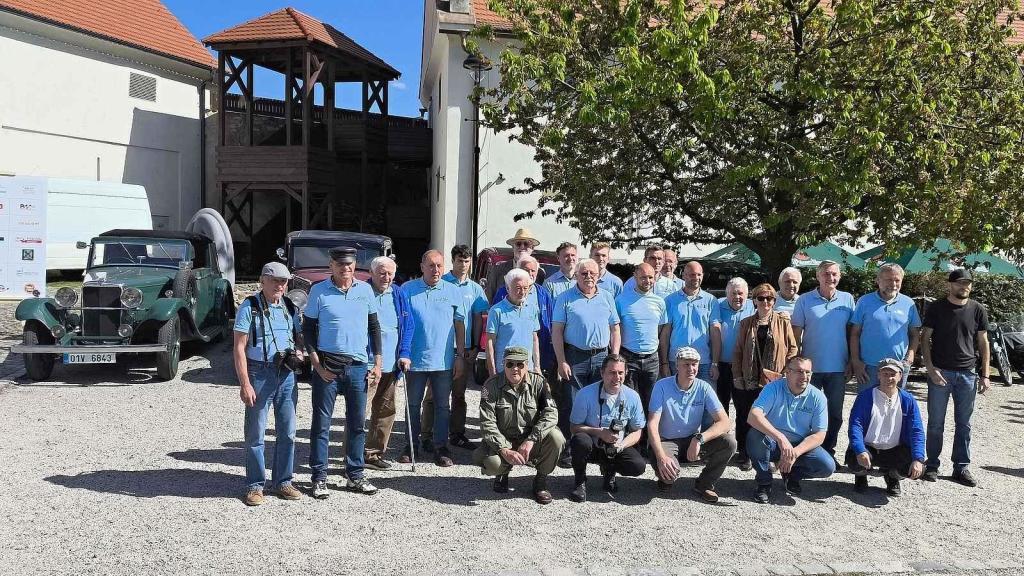 Dvanáctý ročník akce Veterán párty ve Chvalské tvrzi.