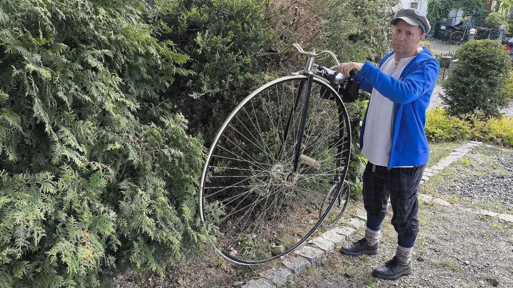 Dvanáctý ročník akce Veterán párty ve Chvalské tvrzi.