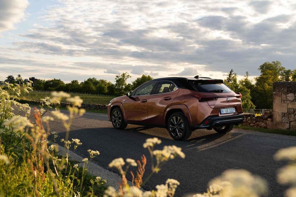K mání je jako klasický hybrid či jako elektromobil.