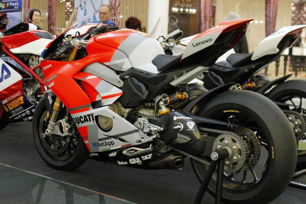 Výstava motocyklů Ducati je k vidění v obchodním centru Olympia Brno v Modřicích. Návštěvníci centra si mohou prohlédnout celkem šestatřicet exponátů, od nejstaršího z roku 1949 po nejnovější.
