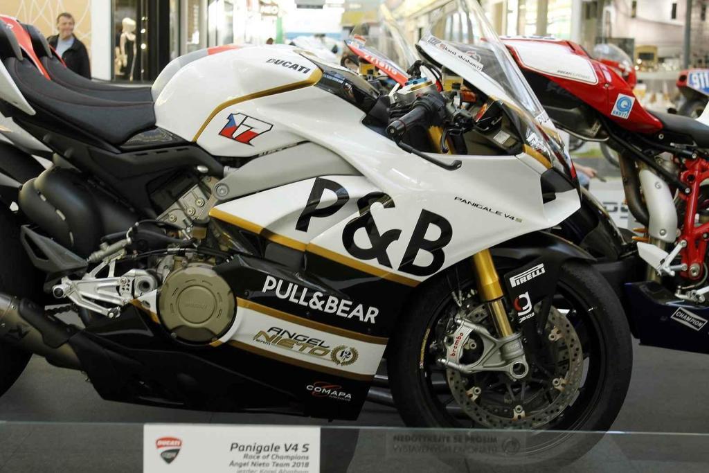 Výstava motocyklů Ducati je k vidění v obchodním centru Olympia Brno v Modřicích. Návštěvníci centra si mohou prohlédnout celkem šestatřicet exponátů, od nejstaršího z roku 1949 po nejnovější.