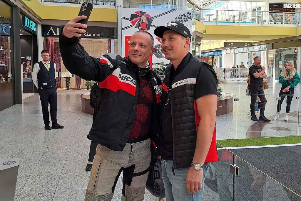 Výstava motocyklů Ducati je k vidění v obchodním centru Olympia Brno v Modřicích. Návštěvníci centra si mohou prohlédnout celkem šestatřicet exponátů, od nejstaršího z roku 1949 po nejnovější.