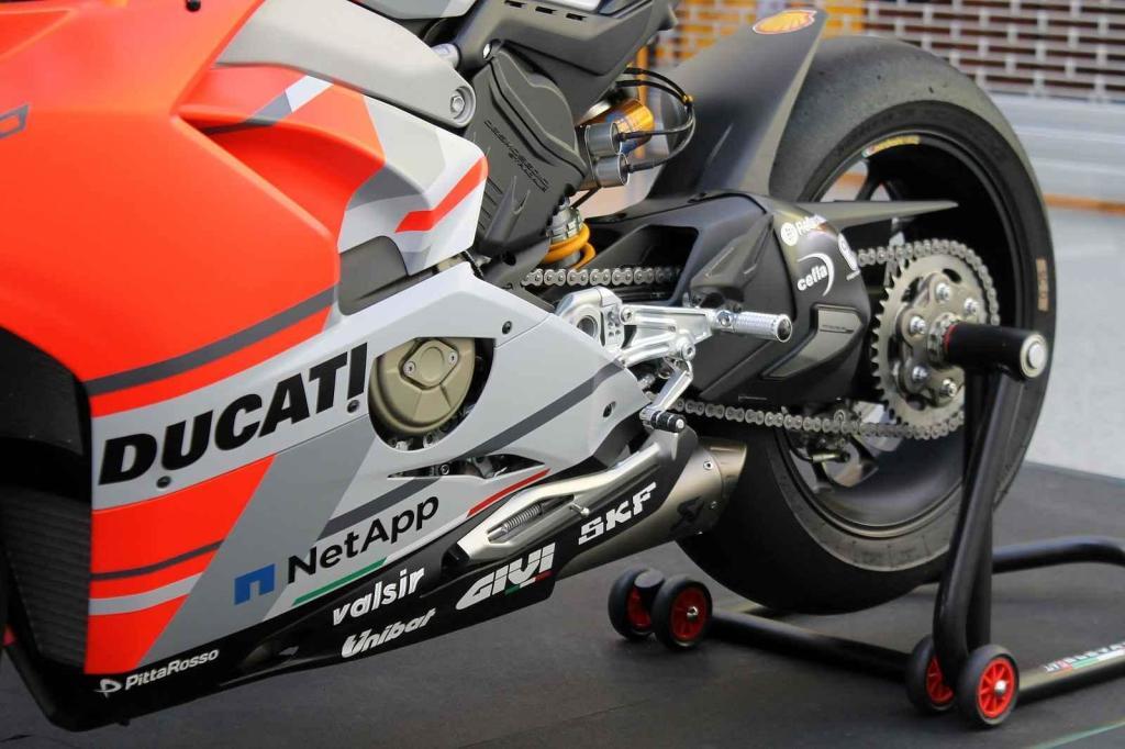 Výstava motocyklů Ducati je k vidění v obchodním centru Olympia Brno v Modřicích. Návštěvníci centra si mohou prohlédnout celkem šestatřicet exponátů, od nejstaršího z roku 1949 po nejnovější.
