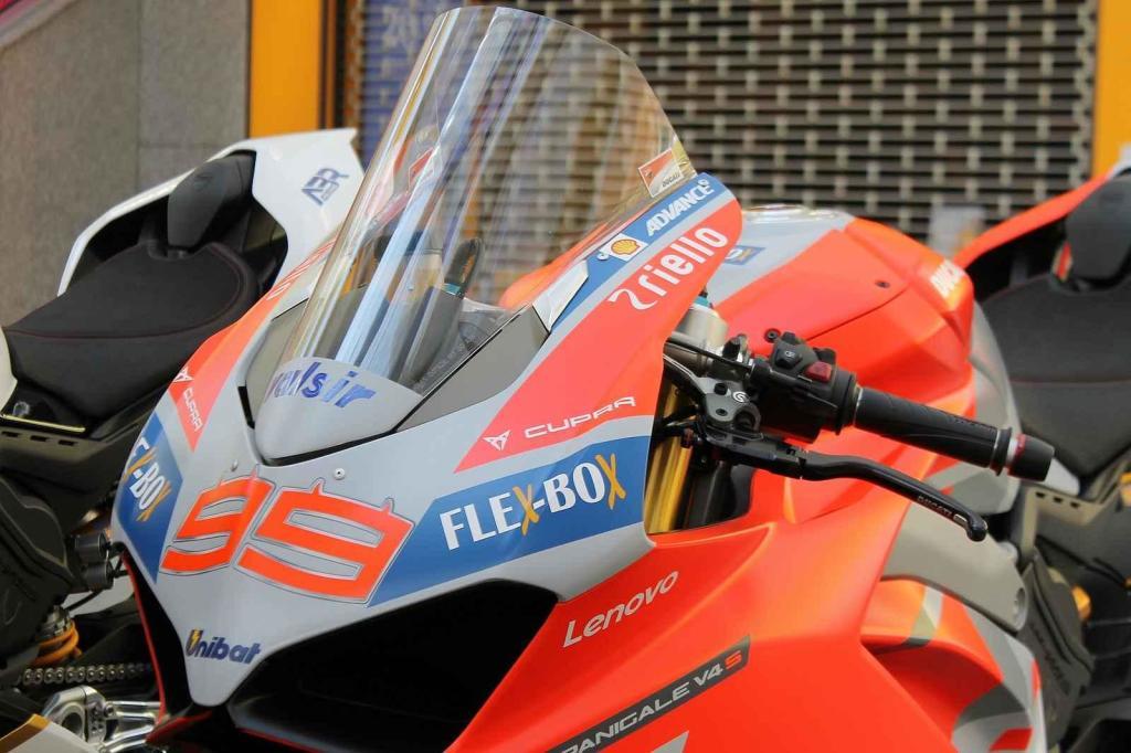 Výstava motocyklů Ducati je k vidění v obchodním centru Olympia Brno v Modřicích. Návštěvníci centra si mohou prohlédnout celkem šestatřicet exponátů, od nejstaršího z roku 1949 po nejnovější.