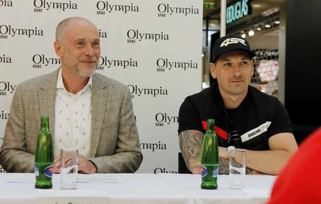 Výstava motocyklů Ducati je k vidění v obchodním centru Olympia Brno v Modřicích. Návštěvníci centra si mohou prohlédnout celkem šestatřicet exponátů, od nejstaršího z roku 1949 po nejnovější.