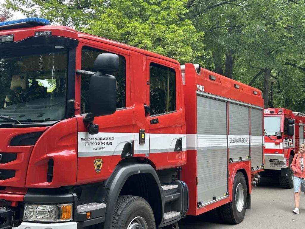 Setkání dobrovolných hasičů na poděbradské kolonádě ke 160. výročí založení prvního sboru.