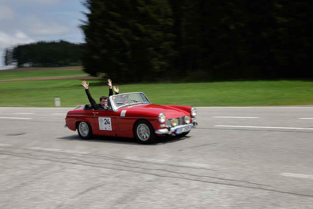 Druhá jízda Oldtimer Expressu mířila z Prahy do řeckých Atén. Posádka číslo 24 s MG.