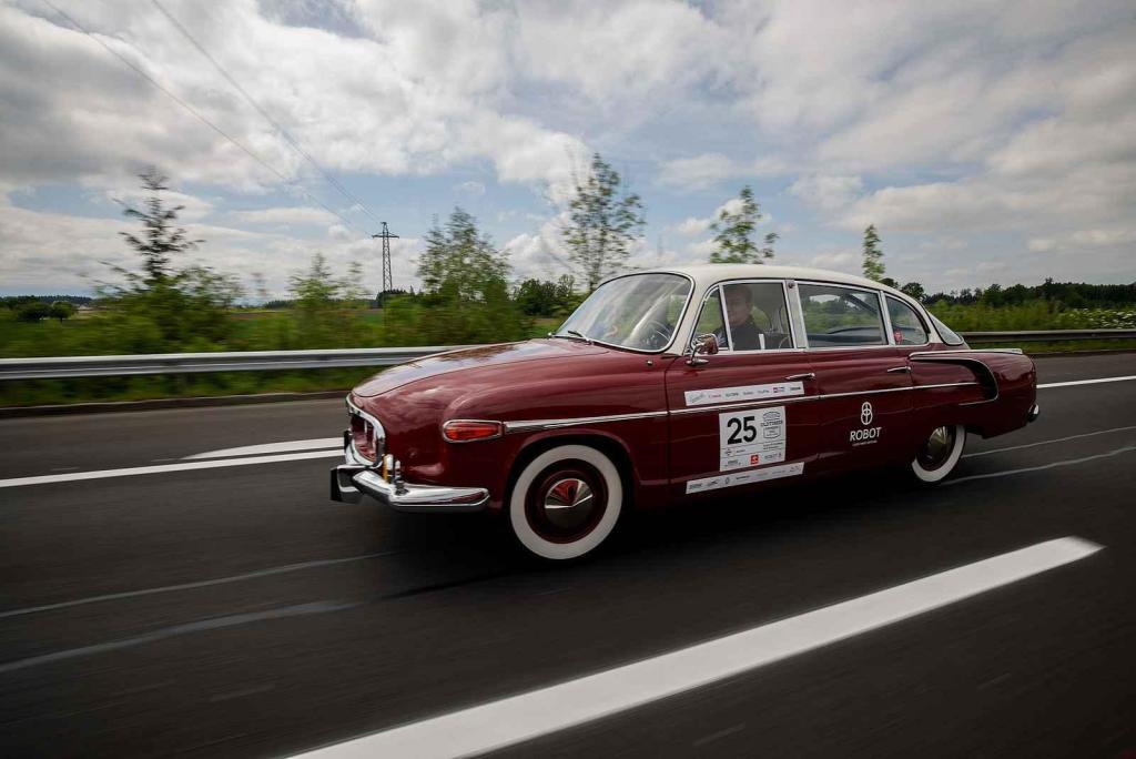 Druhá jízda Oldtimer Expressu mířila z Prahy do řeckých Atén. Tatra 603 na trase jedné z etap.