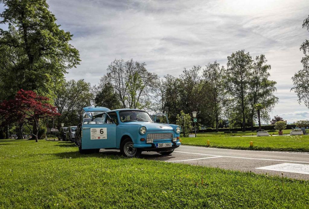 Druhá jízda Oldtimer Expressu mířila z Prahy do řeckých Atén. Posádka Trabantu.