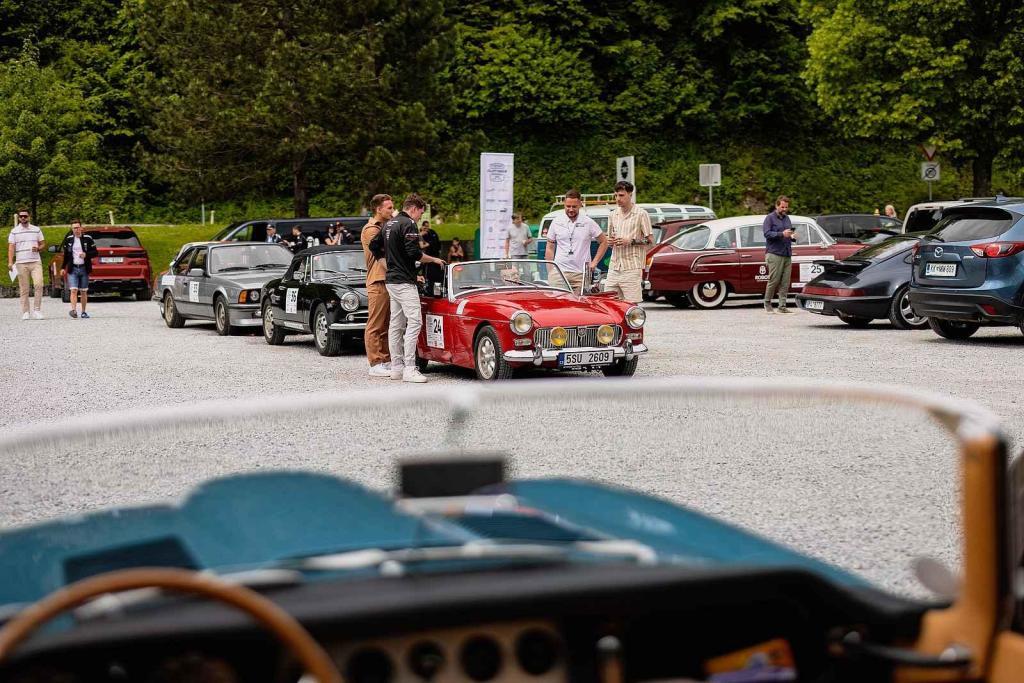 Druhá jízda Oldtimer Expressu mířila z Prahy do řeckých Atén. Odpočinek před další jízdou.
