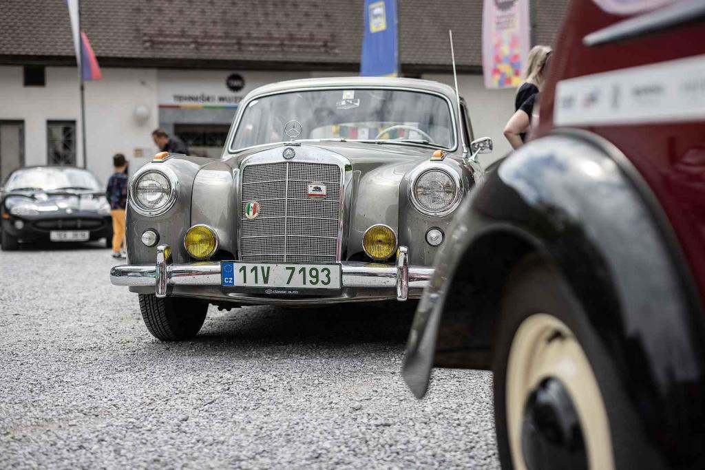 Druhá jízda Oldtimer Expressu mířila z Prahy do řeckých Atén. Odpočinek před další jízdou.