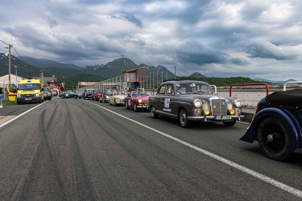 Druhá jízda Oldtimer Expressu mířila z Prahy do řeckých Atén. Na okruhu Grobnik.