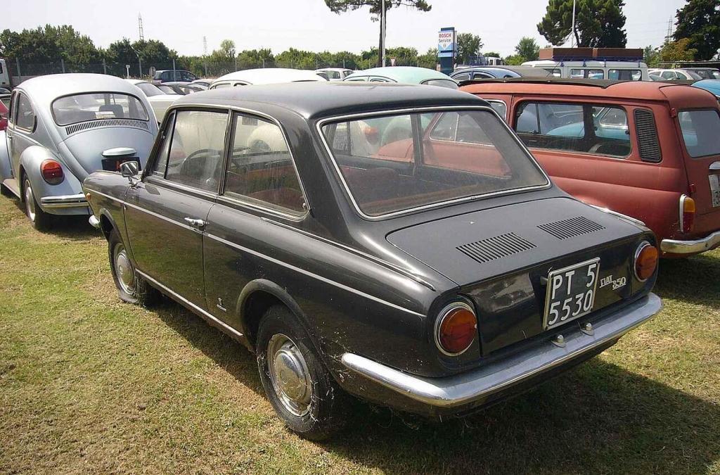 Fiat 850 z roku 1965.