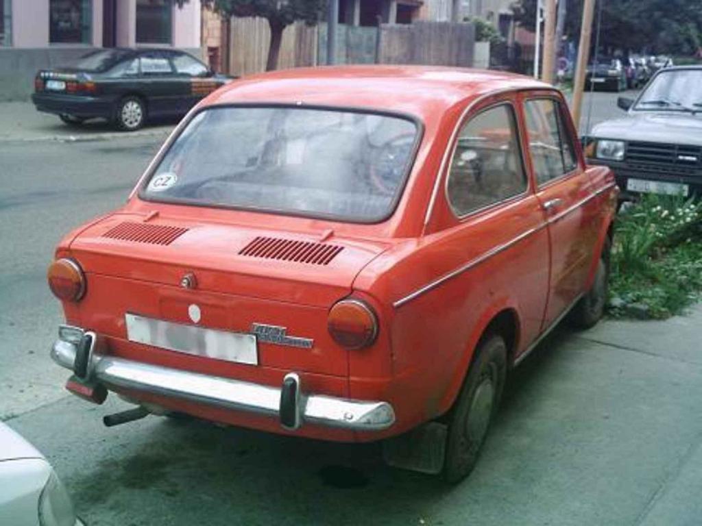 Pohled na Fiat 850 zezadu.