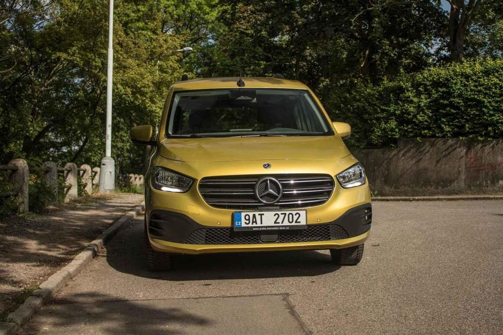 Třída T sdílí základní techniku s Renaultem Kangoo, řadu parametrů však v Mercedesu ladili sami.