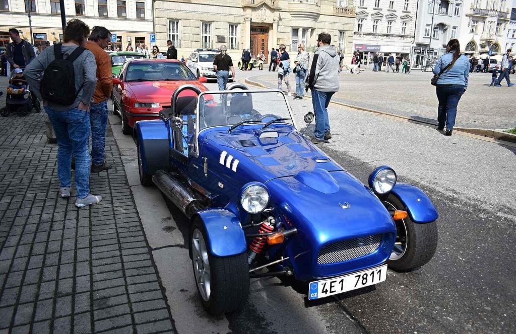 Nablýskané historické vozidla a motorky obsadily v neděli 19. května centrum Prostějova. 19.5. 2024