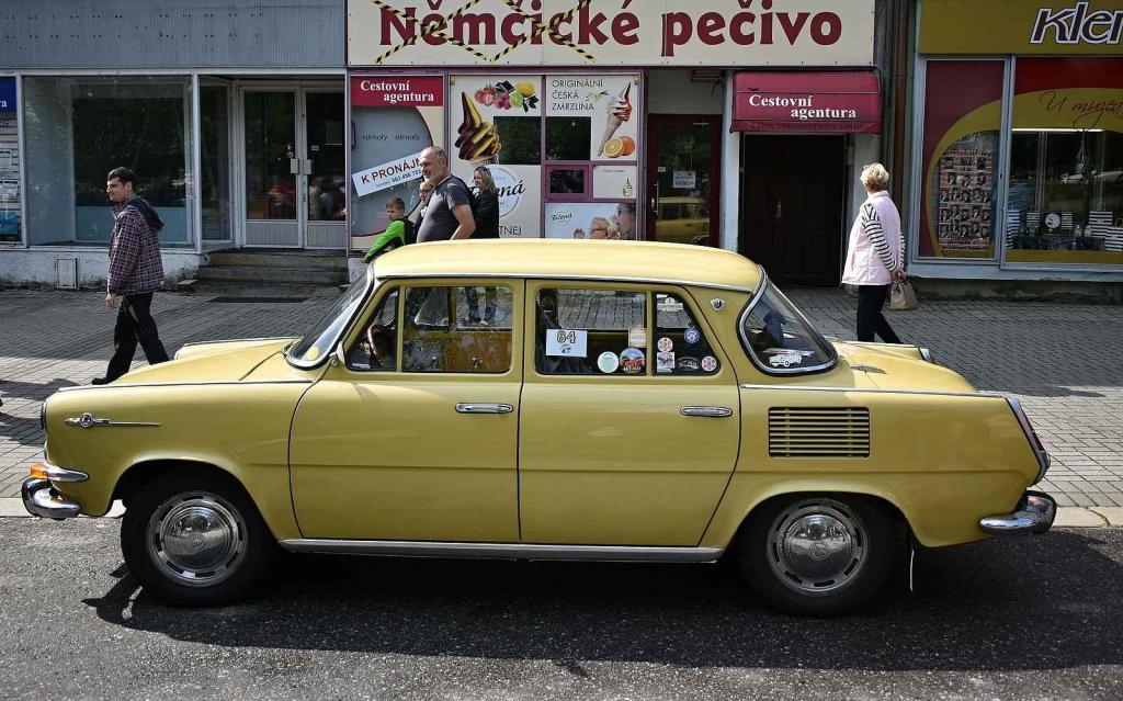 Nablýskané historické vozidla a motorky obsadily v neděli 19. května centrum Prostějova. 19.5. 2024