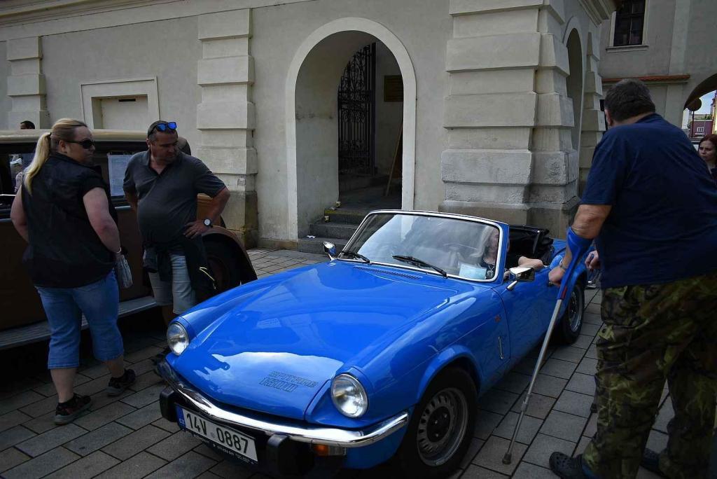 Nablýskané historické vozidla a motorky obsadily v neděli 19. května centrum Prostějova. 19.5. 2024