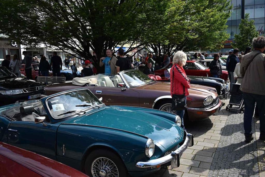 Nablýskané historické vozidla a motorky obsadily v neděli 19. května centrum Prostějova. 19.5. 2024