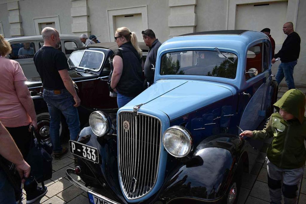 Nablýskané historické vozidla a motorky obsadily v neděli 19. května centrum Prostějova. 19.5. 2024