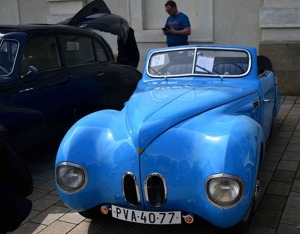 Nablýskané historické vozidla a motorky obsadily v neděli 19. května centrum Prostějova. 19.5. 2024