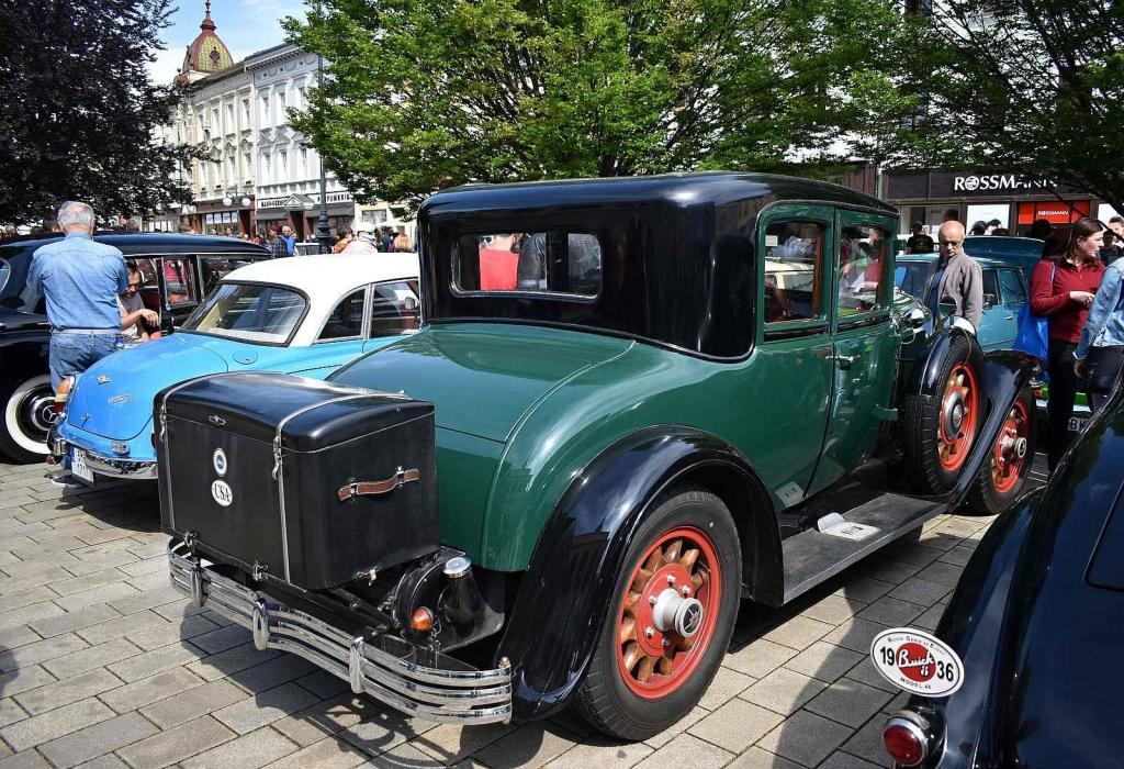 Nablýskané historické vozidla a motorky obsadily v neděli 19. května centrum Prostějova. 19.5. 2024