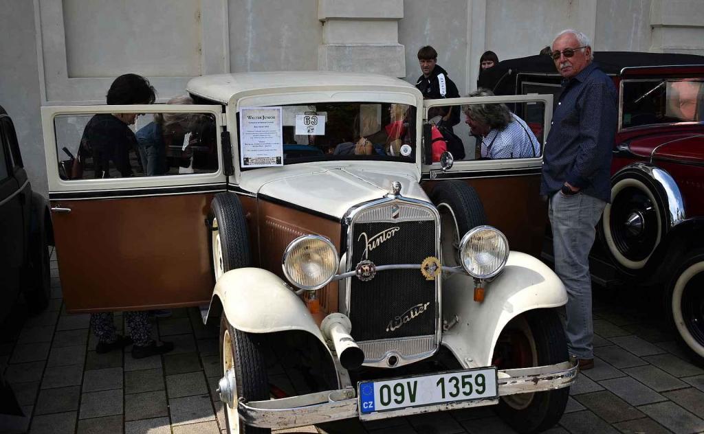 Nablýskané historické vozidla a motorky obsadily v neděli 19. května centrum Prostějova. 19.5. 2024
