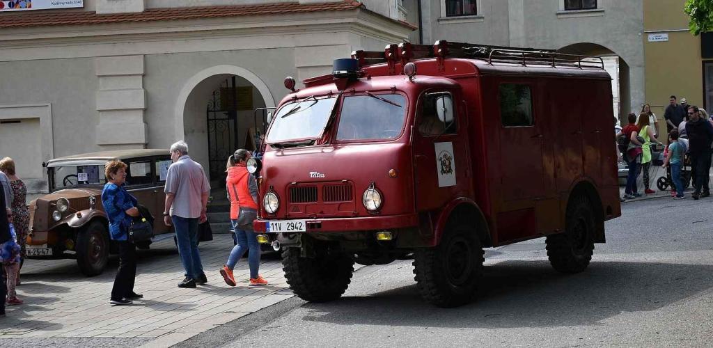 Nablýskané historické vozidla a motorky obsadily v neděli 19. května centrum Prostějova. 19.5. 2024