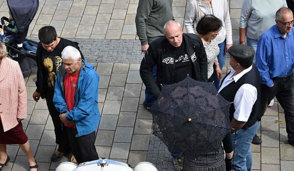 Nablýskané historické vozidla a motorky obsadily v neděli 19. května centrum Prostějova. 19.5. 2024