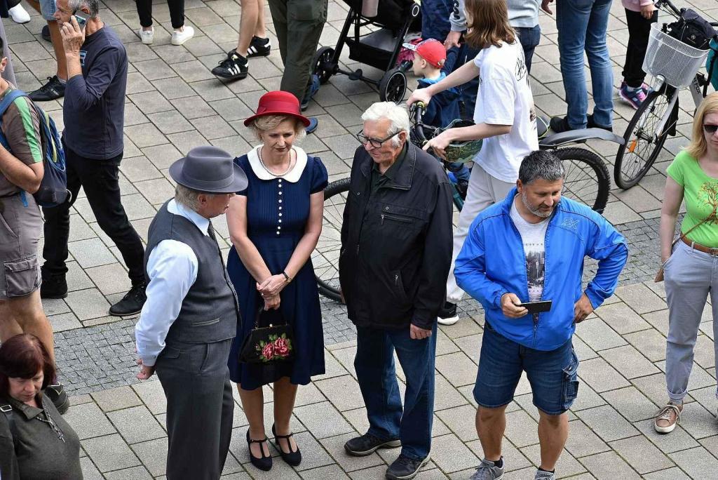 Nablýskané historické vozidla a motorky obsadily v neděli 19. května centrum Prostějova. 19.5. 2024