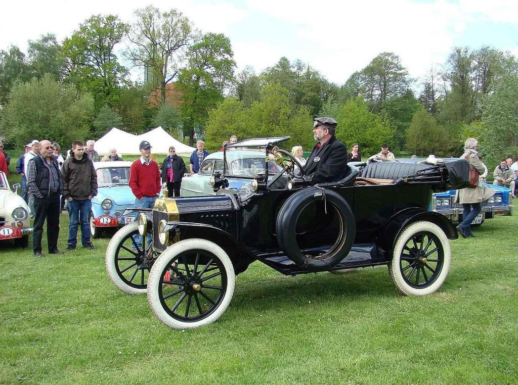 Před 25 lety se uskutečnila anketa Car of the Century - Auto století. Vítězem se stal americký Ford Model T.