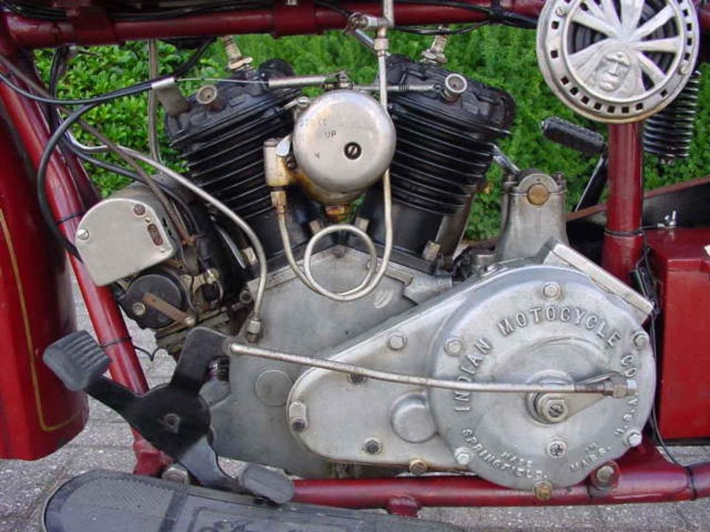 Motor motocyklu Indian Scout 101 z roku 1930.
