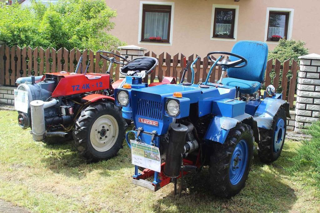 Setkání starých traktorů a veteránů v Brnířově na Domažlicku