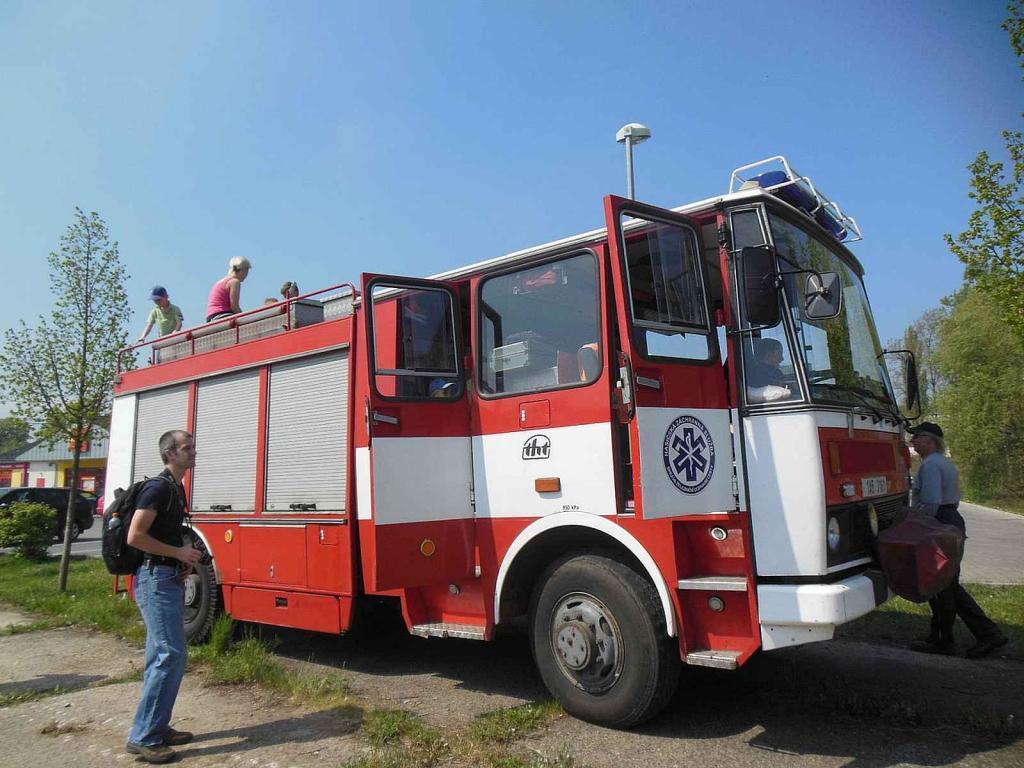Cisterna LIAZ vystavená při Dni otevřených dveří v Milovicích.
