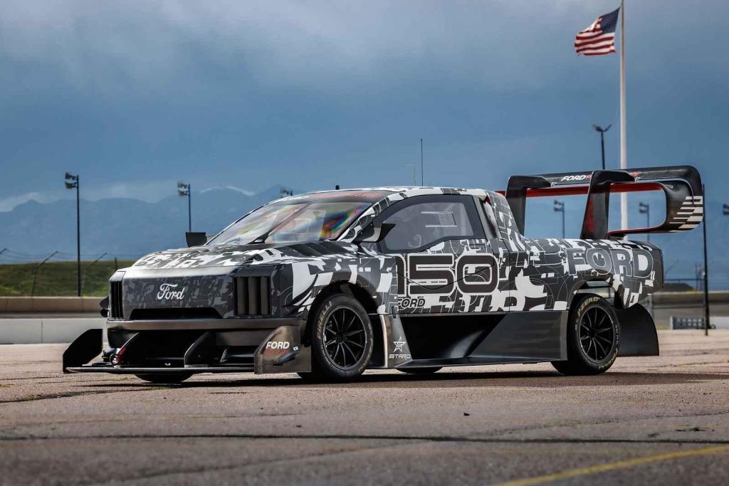 Ford F-150 EV Lightning Supertruck Demonstrator