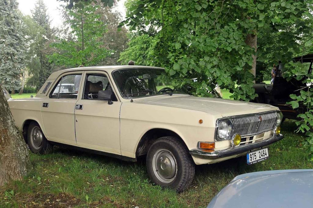 Veterány vyjely z Havlíčkova Brodu a dorazily na zámek ve Světlé nad Sázavou. Foto: poskytl Jan Šafránek