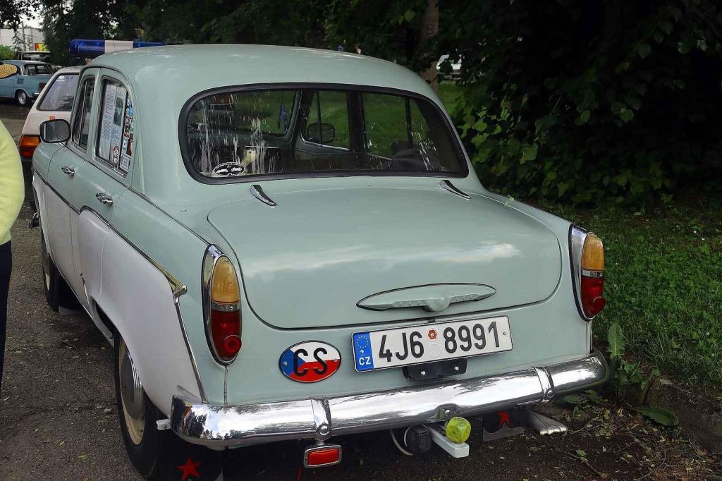 Veterány vyjely z Havlíčkova Brodu a dorazily na zámek ve Světlé nad Sázavou. Foto: poskytl Jan Šafránek