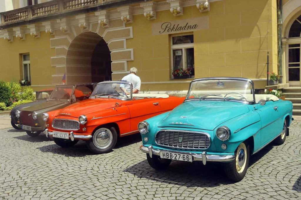 Veterány vyjely z Havlíčkova Brodu a dorazily na zámek ve Světlé nad Sázavou. Foto: poskytl Jan Šafránek